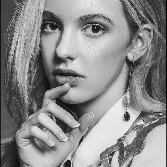 Meet your Posher, Avery - Picture 1 of 1